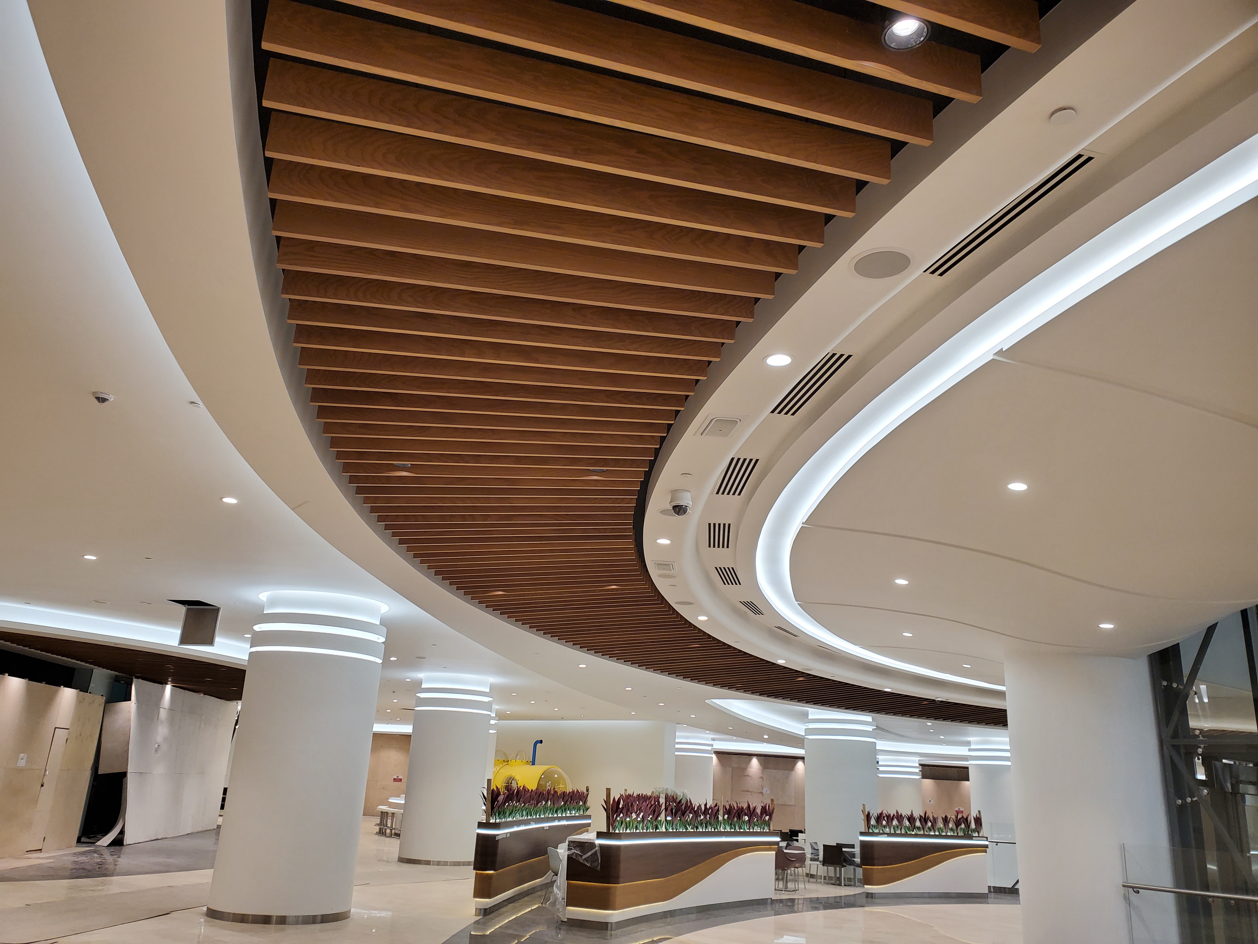 Baffle suspended ceiling system — photo 2