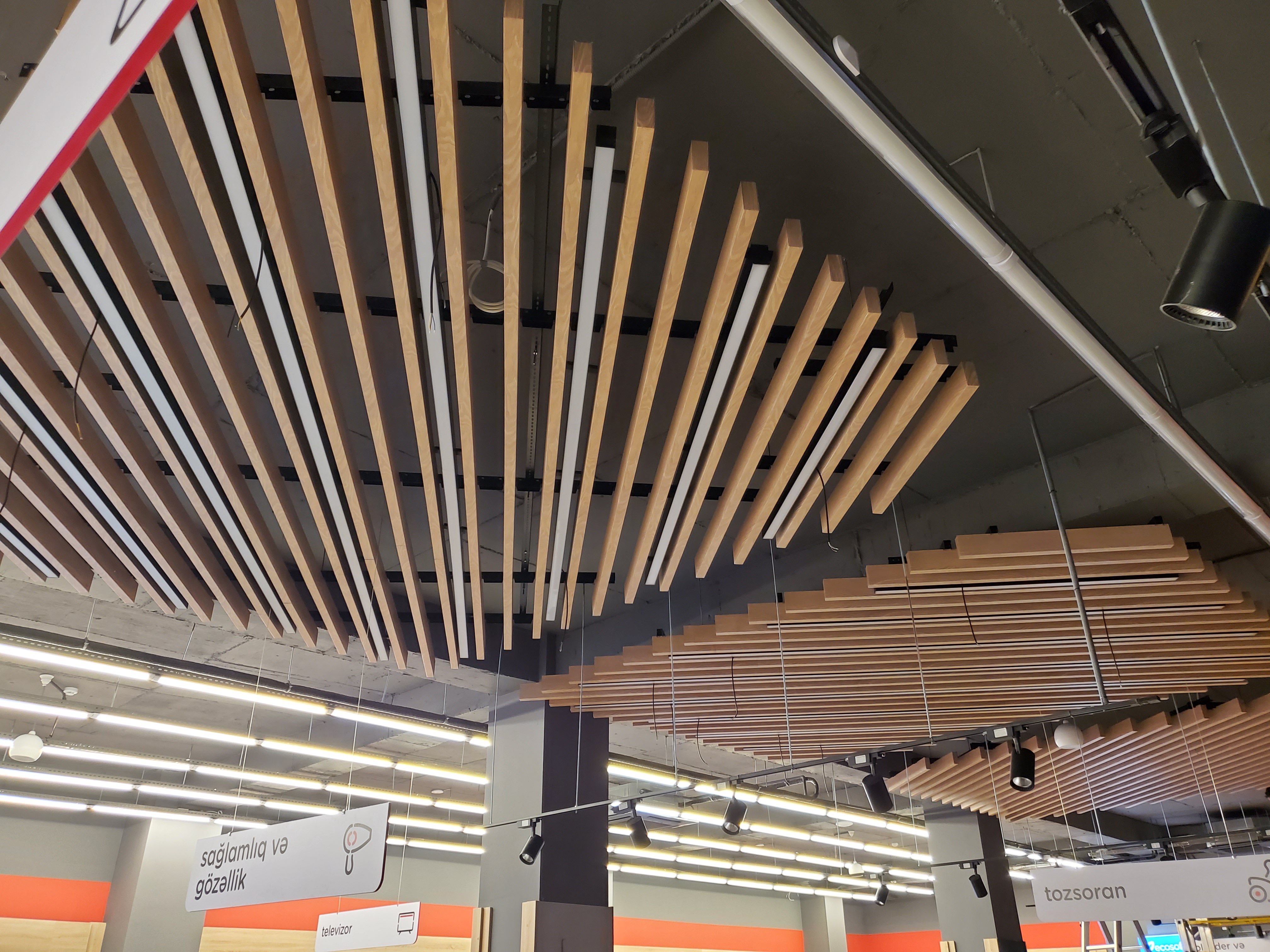 Baffle suspended ceiling system — photo 6